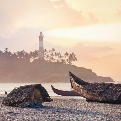 Vizhinjam Lighthouse bij het strand van Kovalam