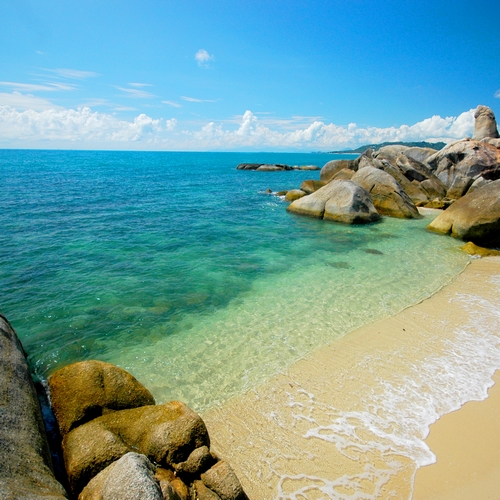 Koh Samui strand en rotsen