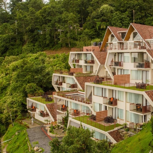 Mystic Mountain Hotel, omgeving