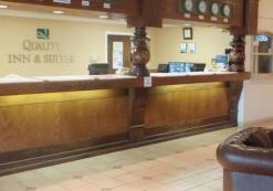 us_ac_lhu_quality_lo.jpg Quality Inn & Suites Lake Havasu City, lobby