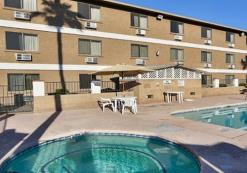 us_ac_lhu_super8_zw1.jpg Super 8 Lake Havasu, zwembad