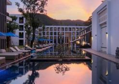 th_acco_awa_pool1.jpg