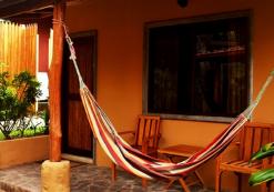 cr_ac_hotelarcoiriska2.jpg hotel arco iris bungalow kamer