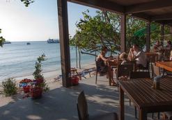TH_AC_SAM_LaLuneRE1 restaurant La Lune Beach Resort