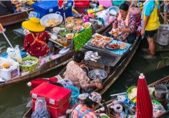 Damnoem Saduak Floating Market