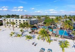 Buitenkant Outrigger Beach Resort