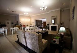 House on Olof eet en loungeruimte