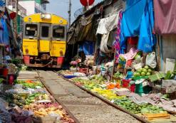 Treinmarkt in Maeklong