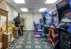 Clarion Hotel Anaheim Resort, gameroom