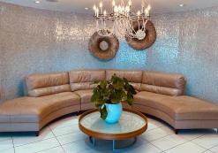 Lobby Quality Inn & Suites by the Parks