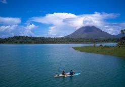 Kayakken op het Arenal meer