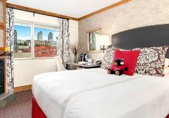 The Edgewater Hotel, kamer