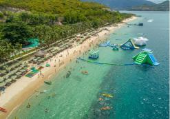 VN_AL_Waterpret Tam Island bij Nha Trang