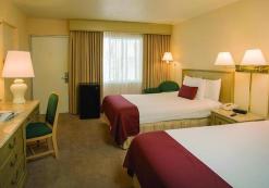Kamer Sandcastle Resort at Lido Beach