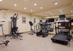 Best Western Plus Sunset Plaza Hotel, fitnessruimte