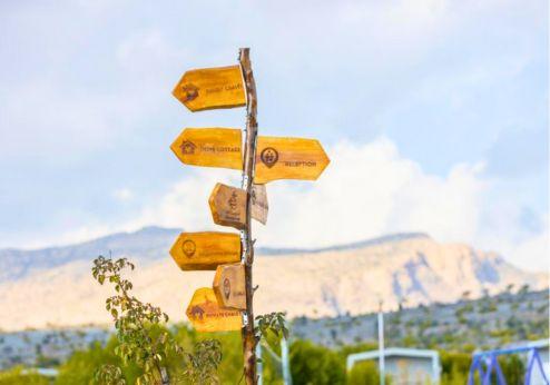 Jebel Shams Resort, sign