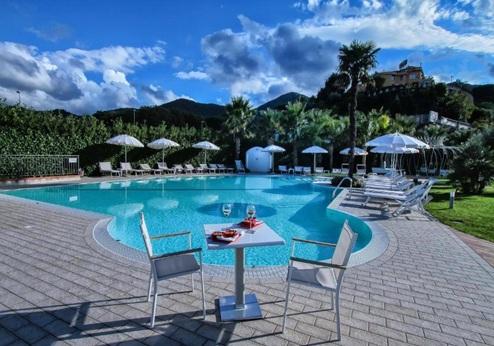 Park Hotel San Severino, zwembad
