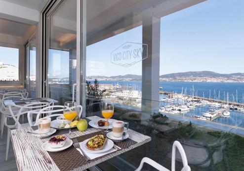 Hotel Ciudad de Vigo, ontbijtbuffet in restaurant