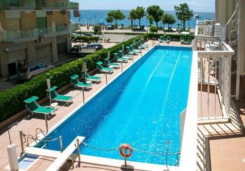 Hotel Pietra di Luna, zwembad