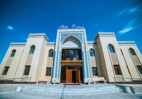 Erkin Palace, exterieur
