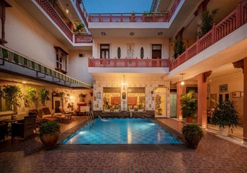 Suryaa Villa Jaipur, zwembad