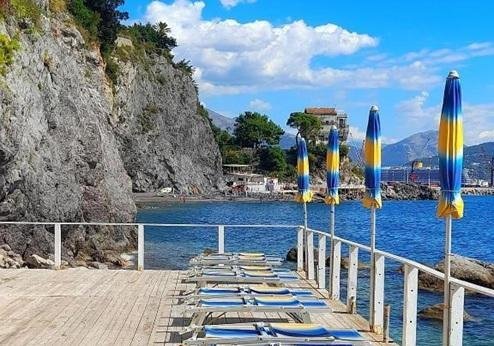 La Lucertola, terras