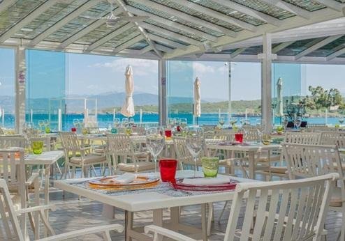 The Pelican Beach, restaurant