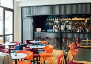 Vienna House, bar