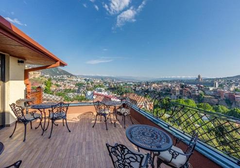 Sole Palace Tbilisi, uitzicht vanaf het terras