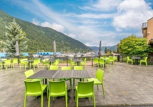 Prestige Lakeside Resort, terras