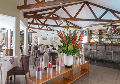 Relais des Plateaux Hotel & Spa, bar
