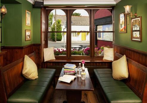Hylands Burren Hotel, bar