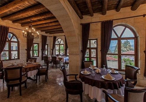 Yunak Evleri, restaurant