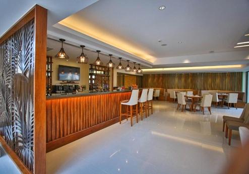 Best Western Plus The Ivywall Hotel - Palawan, bar