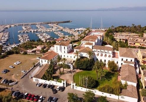 Phi Hotel Sighientu, omgeving