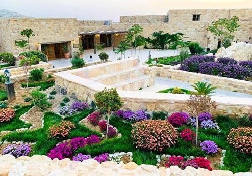The Old Village Resort, tuin