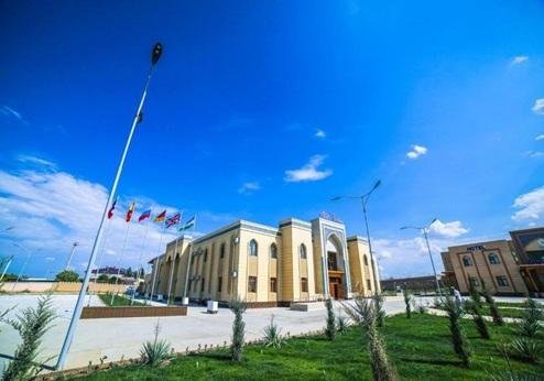 Erkin Palace, exterieur