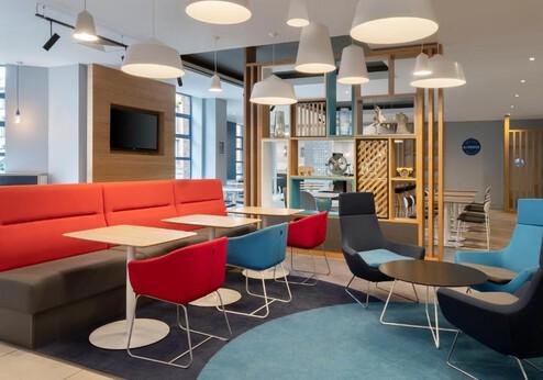 Holiday Inn Express Belfast City by IHG, bar