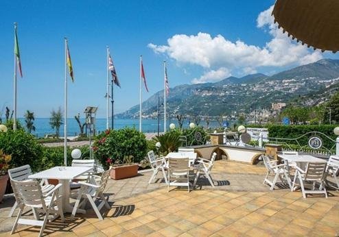 Hotel Pietra di Luna, omgeving