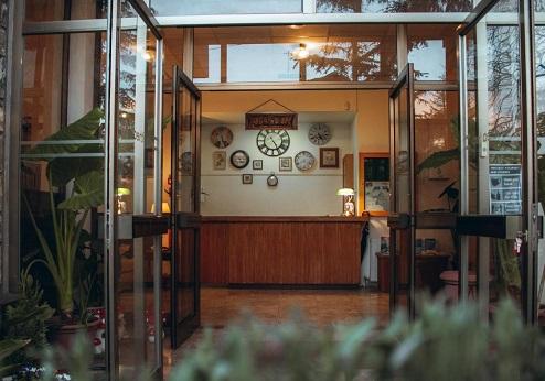 Kallithea Inn, receptie