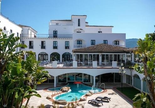 Phi Hotel Sighientu, buitenkant