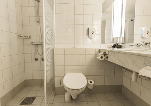 Radisson Blu Mountain, badkamer.png