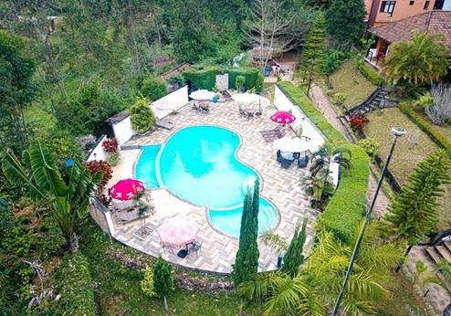 Andasibe Cyperus Hotel, zwembad