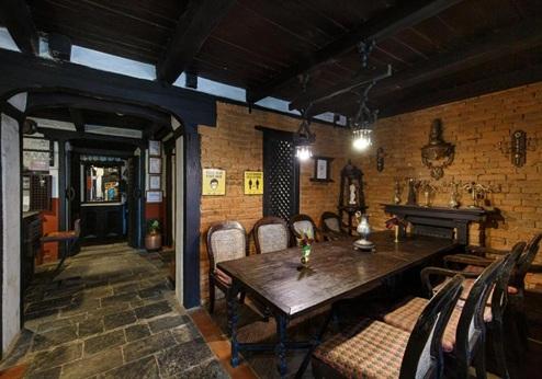 The old Inn, zitgedeelte