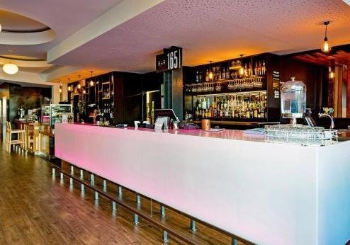 BreakFree on Cashel, bar