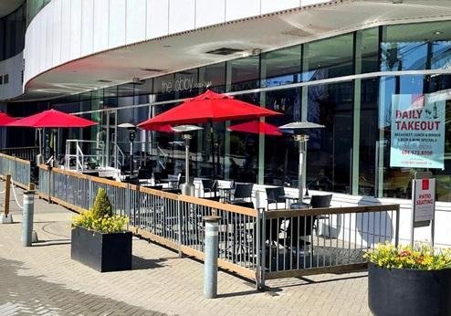 Pinnacle Hotel at the Pier, terras