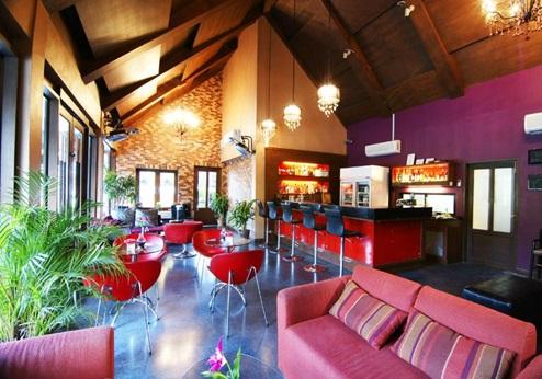 Laluna Resort, bar