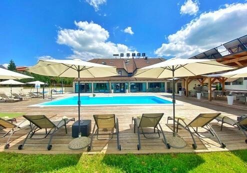 16 lakes hotel, zwembad