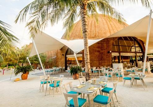 Holiday Inn Resort Kandooma, buitenrestaurant