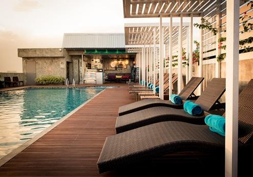 Nouvo City Hotel, zwembad derde verdieping